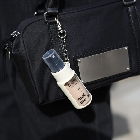 motomont - Silicone Keyrings+Afternoon Facial Mist - Moisturizing and Fixing Mist Makeup Mist with Case - 20ml+1pcs